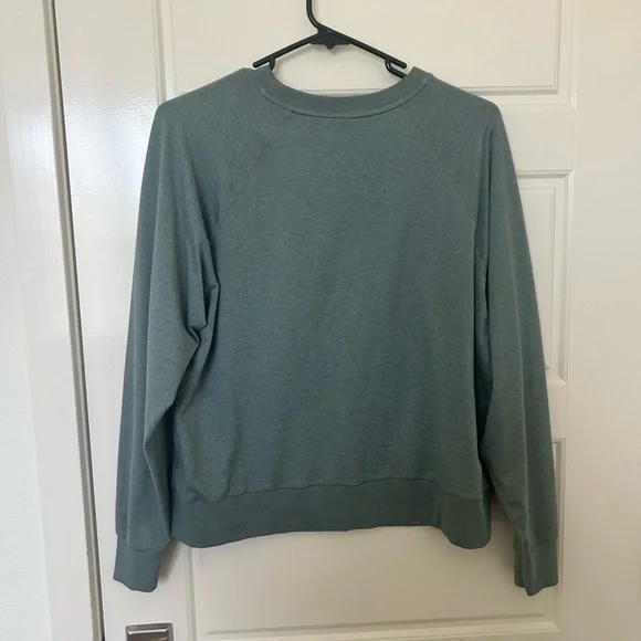 Vuori Long Sleeve Halo Crew - Size Medium - Picture 3 of 4